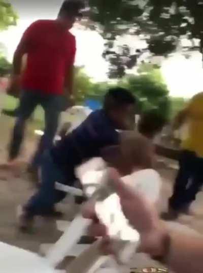 A prova de q qualquer luta fica melhor com um Linkin Park tocando de fundo: