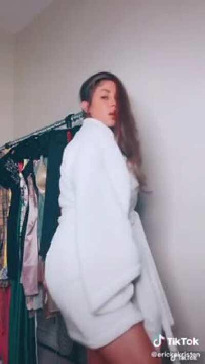 She bussed it wide open