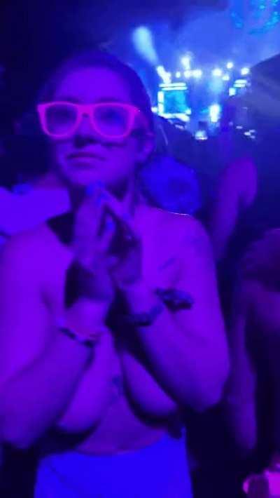 Ultra Miami 2022, if you've never tried these glasses I highly recommend!