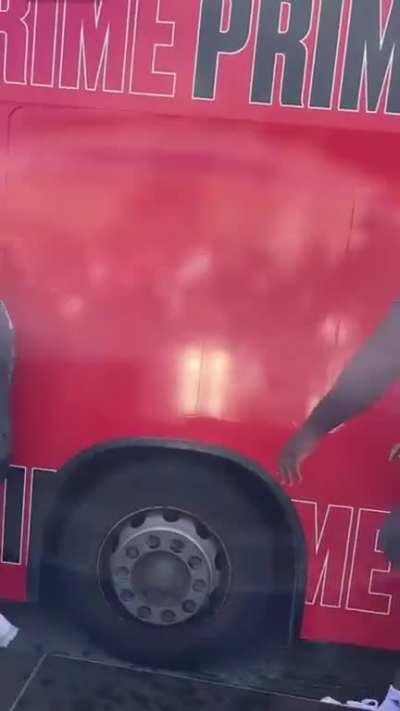 fuck KSI and Logan Paul *throws prime bottles at them*