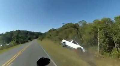 O bom d andar de moto é q a Strada passa voando!