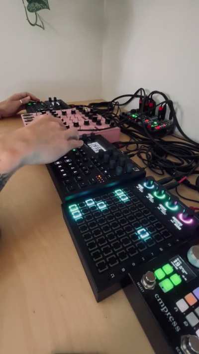 crunchy grooves. broken techno