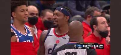 [Highlight] Bradley Beal and Matisse Thybulle laughing at the fan incident