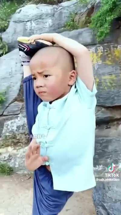 The elastic kid, king of the martial arts, his face incutes fear
