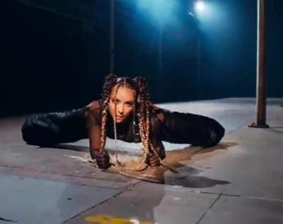 Small collection of Jade being hot doing the splits