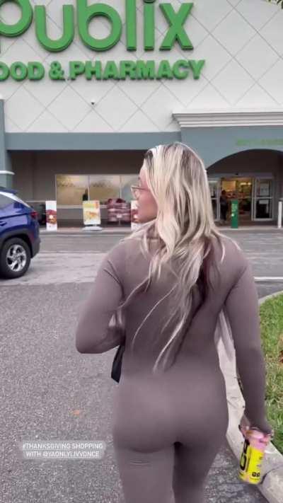 Liv going thanksgiving shopping