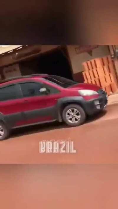 Igarapé Miri, Pará. Chefe do foi CV morto pela polícia e seu corpo foi acompanhado pela multidão que comemorava sua morte.