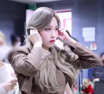 201210 - Stunning Mina