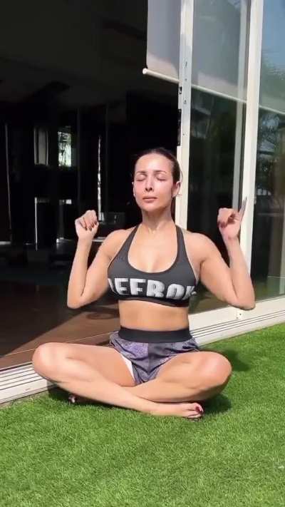 Malaika Arora Hand Work 🖤