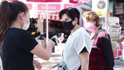 Şu ülkedeki insanlar biraz çomar olmaktan çıkıp önündeki devleti allah yerine koymayıp doğrusunu yanlışını korkmadan söyleyebilseydi çok farklı bir konumda olurduk geçinemiyoruz diyip hala aynı hükümeti destekleyecek ne yaşamış olabilir ki insan türkiye s