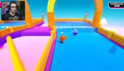 o edu ta estranho...