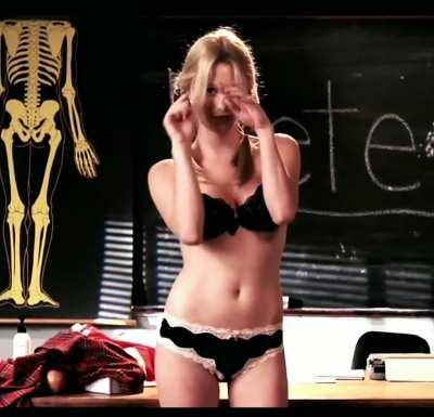 Ashley Hinshaw in About Cherry
