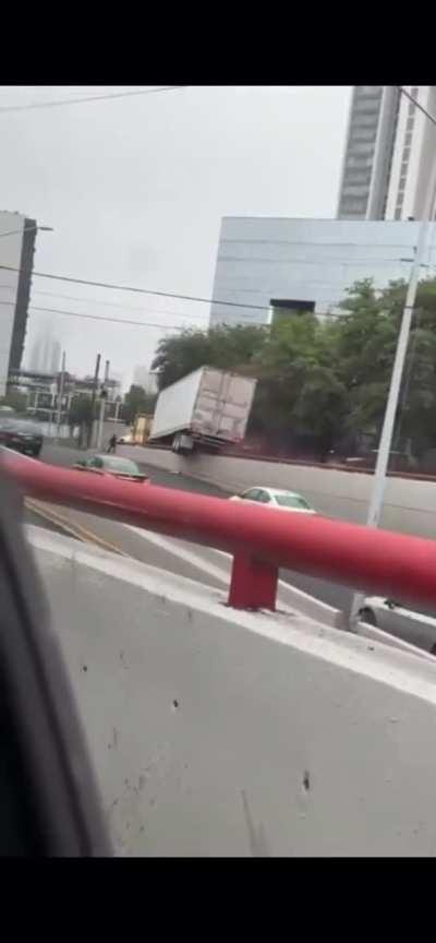 Truck performs skate trick in Mexico 