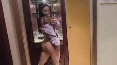 Her lip byting 😍😍