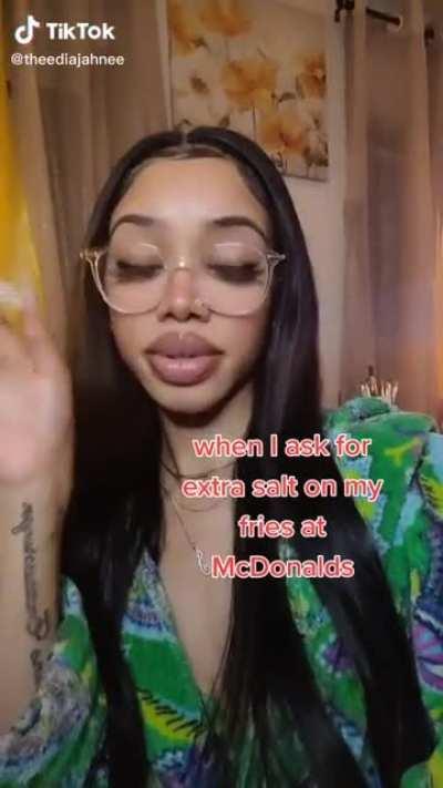 The lips on dis mf 😍