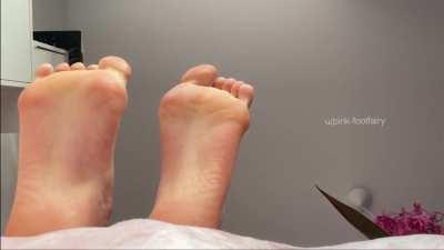 let’s ring in the new year with my feet on your face;)