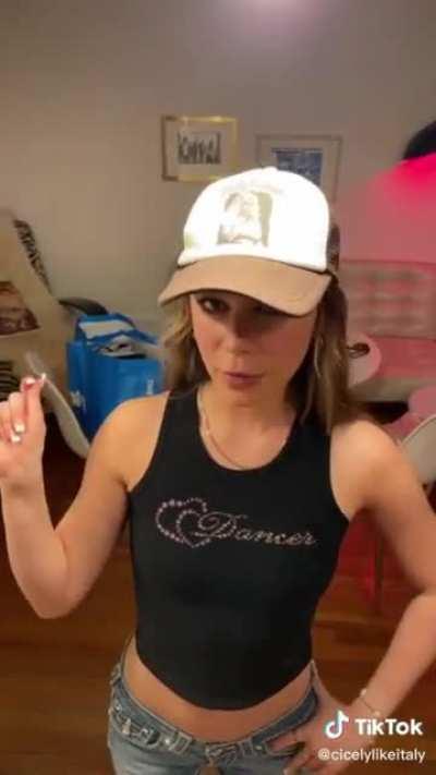 TikTok from her friend without her friend 😜