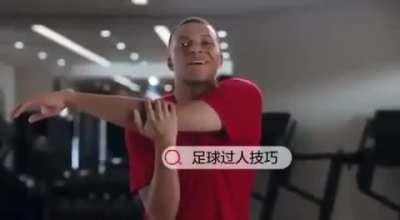 Mbappe already learning chinese 😭😭😭