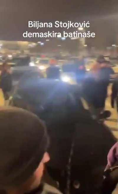 Za one koji kažu što mu neko ne skine masku. Profesorka Stojković. Možda i najsmešniji snimak koji ćete videti danas ovog Šta je bilo pekinezera. 