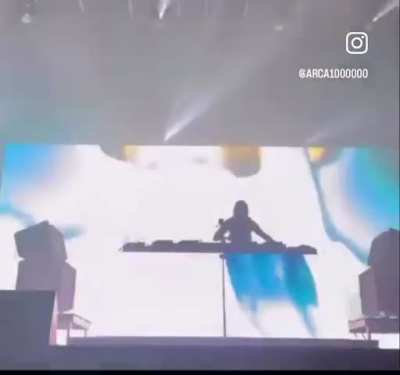 Anyone know the second song she was mixing with Sifter?