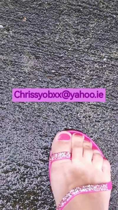 Jelly sandals crush spider... Loud crunch