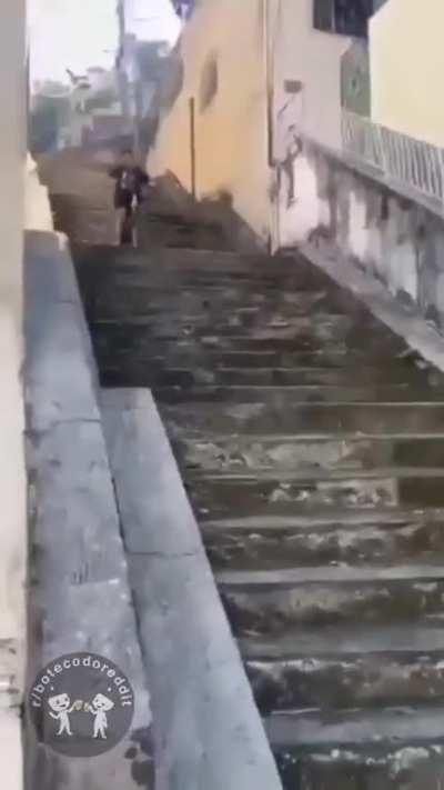 Olha o que esse moleque arranjou!