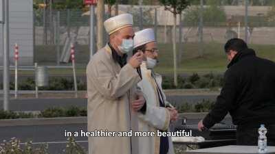 Video of the Muslims who got to pray Eid on an Ikea parking lot in Germany.