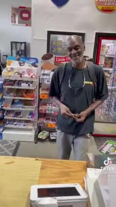 У нас за такие шутки и по еб@лу можно отхватить