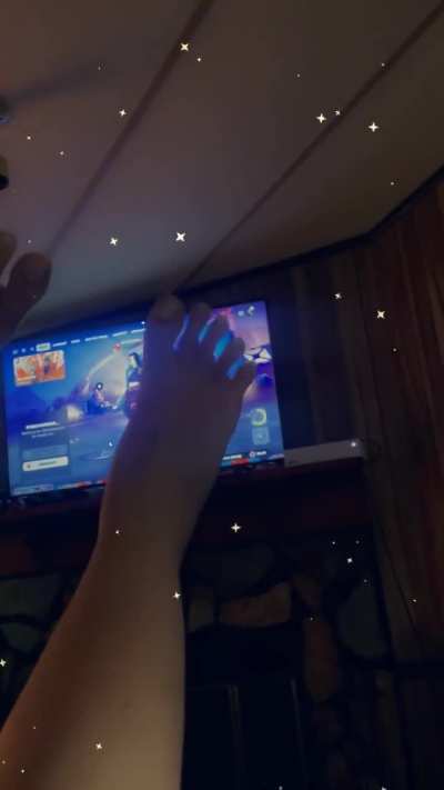 Fortnite servers are down 😭 rate my feet??