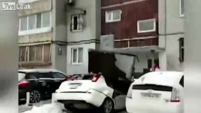 Reminds me of a falling piano