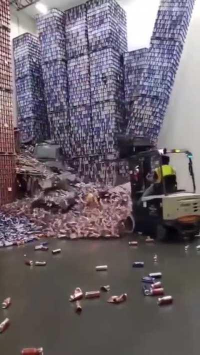 Неудачный день у погрузчика