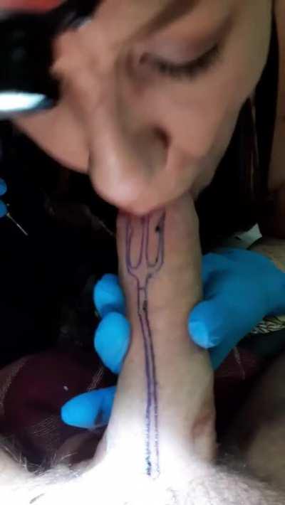 She sucked of a client while tattooing him