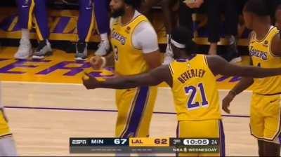 [Highlight] Patrick Beverley tries to call Russ over to the huddle