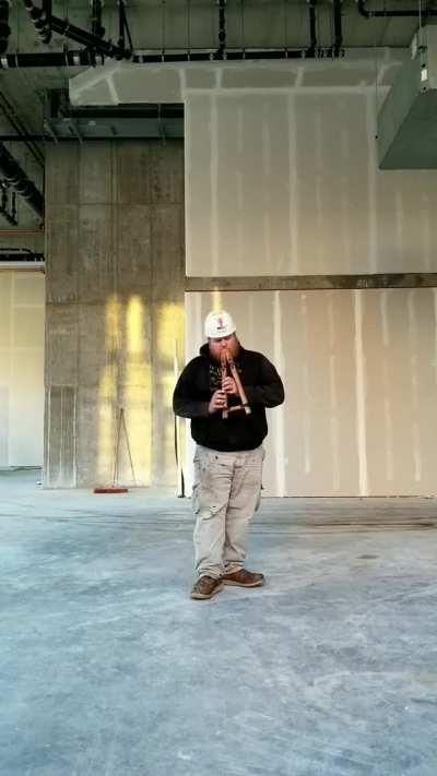 Ironworker breaks out a drone flute on a jobsite with great acoustics 