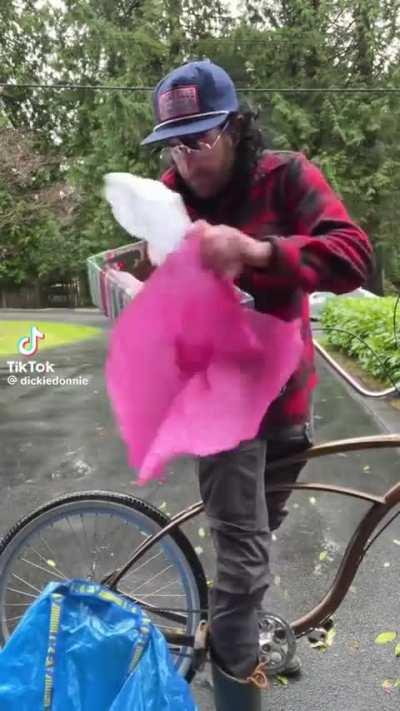 Received from my niece this morning wishing me a happy Sunday! 😂