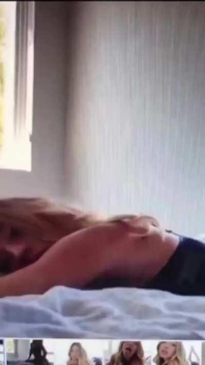 Sydney looking sexy!