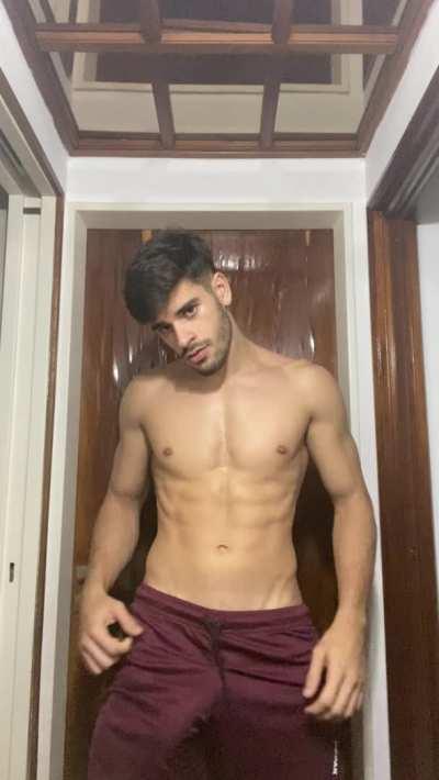 Any volunteer to play with me?