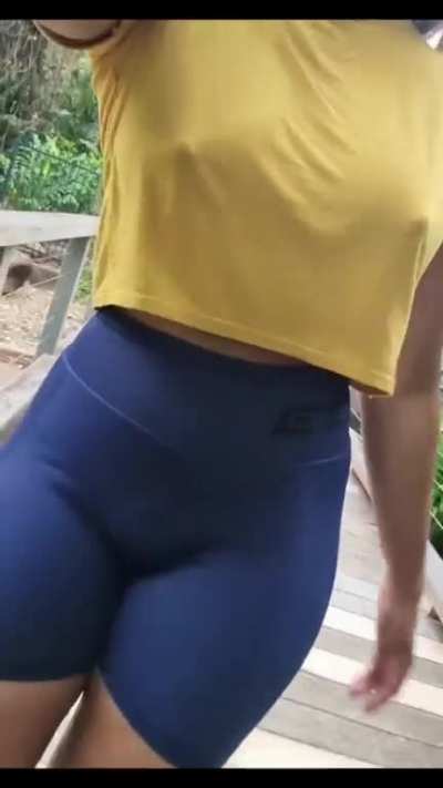 Since you guys loved this top in grey, I got it in yellow 🤭