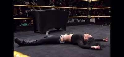 Zelina Vega knocked out flat, convulsing and twitching 😍😍