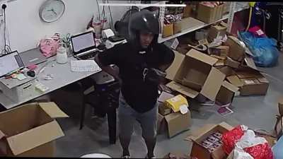 Disturbing Incident in Bayan Lepas: Man Shuts Shutter, Harasses Women Inside