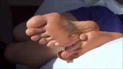 Big feet and long toes