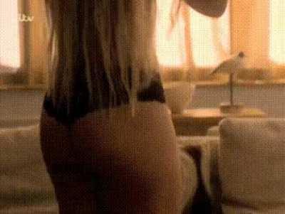 Florence Pugh showing off