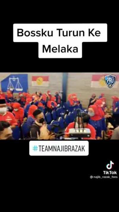 Najib arriving to a packed room for a Wanita Umno event in Melaka