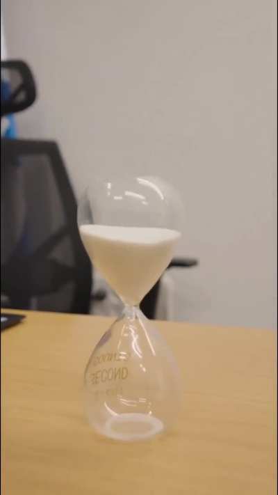 🇮🇱⏳📹 — O ex-primeiro-ministro de Israel, Naftali Bennett, publicou um vídeo enigmático com a legenda: “É hora”