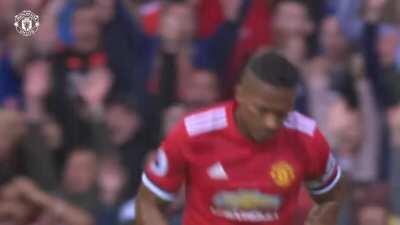 With Everton up tonight and noises about Moises running around, relive this thunder of a goal from Valencia against Everton!