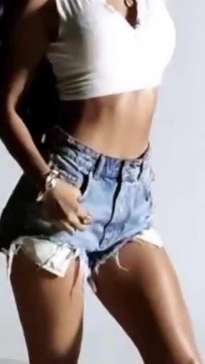 Disha Patani! 🤤🔥💦 Such a sex-bomb goddamn!