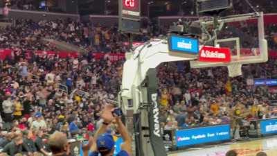 [Highlight] Steph get loud standing ovation at Staples Center as he checks out of the game