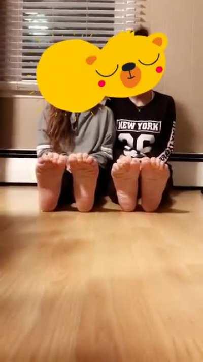 Whose got the better soles and toes? Left or right !? Comment below 👇.