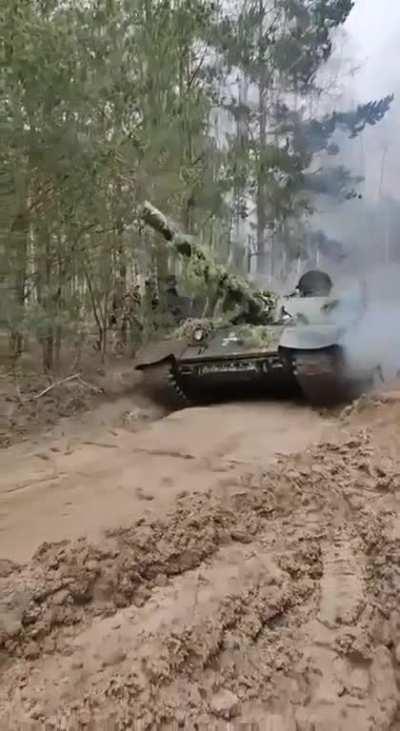 Arrow sign starts appearing on Ukrainian military vehicles