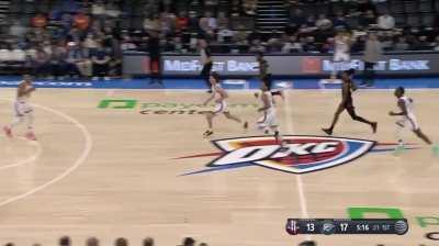 [Highlight] Jalen Green with a great defensive play to deny the fastbreak alley oop